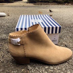 NWT CROWN AND IVY BOOTIES